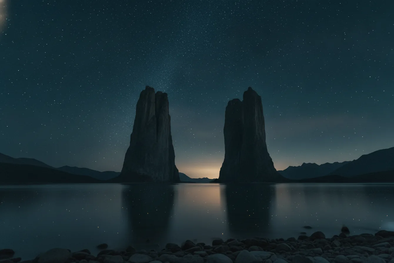 El encuentro de tierra y tierra en una escena nocturna